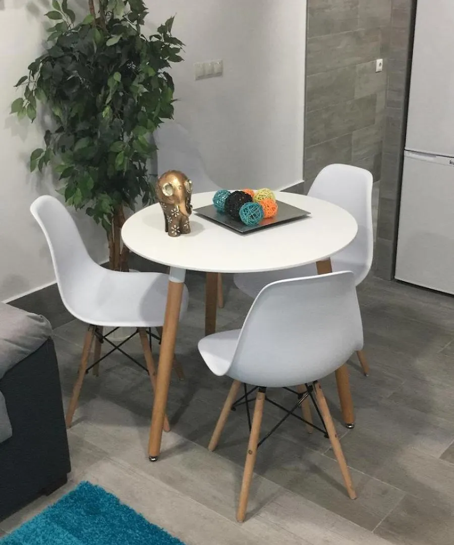 Apartamento B, A 3 Minutos De La Estacion Central De Bus Y Tren Málaga 0*,